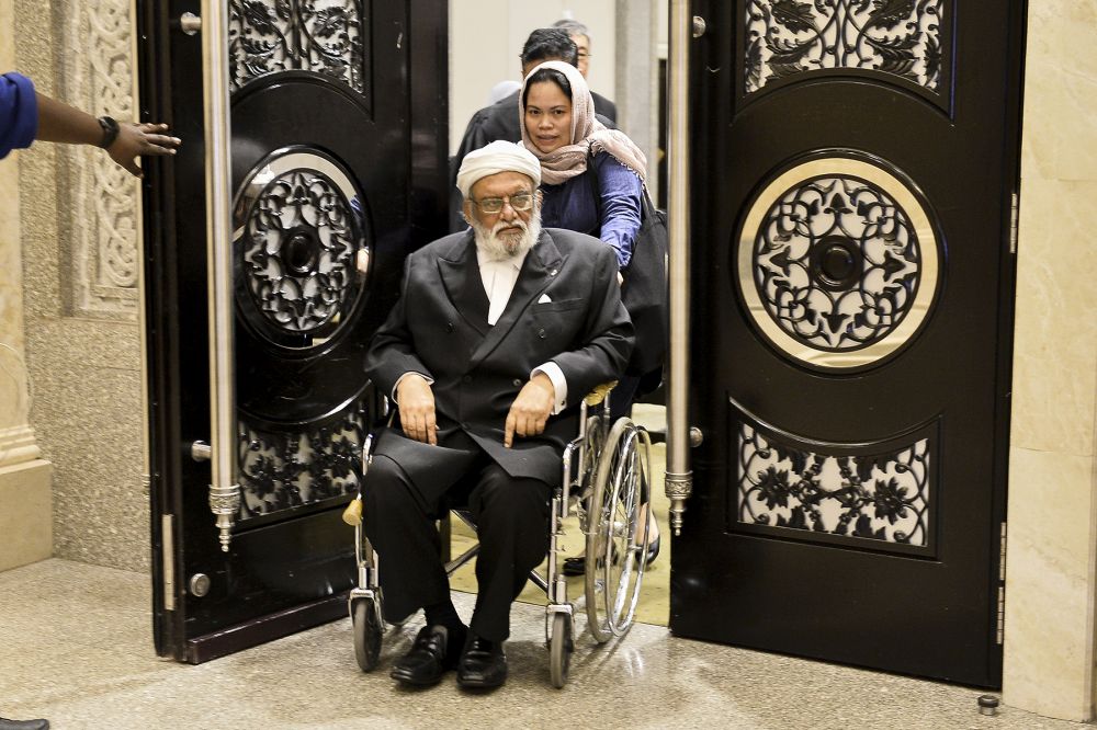 Lawyer Datuk Sulaiman Abdullah is pictured at the Federal Court in Putrajaya November 14, 2019. u00e2u20acu201d Picture by Miera Zulyana