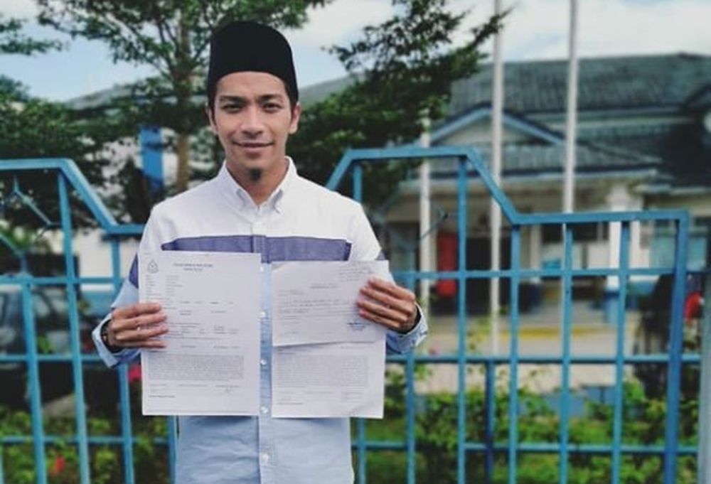 Nik Farhan after lodging the police report against Ches Al-Maliki yesterday. u00e2u20acu201d Screengrab via Instagram/@daifarhan