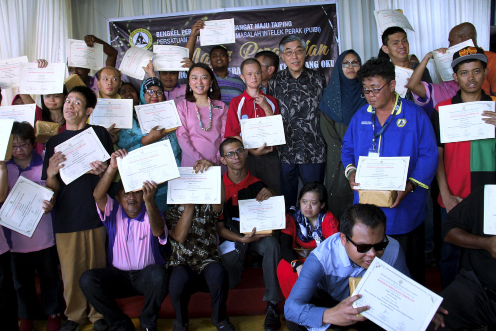 Deputy Women, Family and Community Development Minister Hannah Yeoh at the PWDs Excellent Career Award programme at the Perlindungan Semangat Maju Taiping workshop in Aulong, near Taiping November 23, 2019. u00e2u20acu201d Bernama pic 