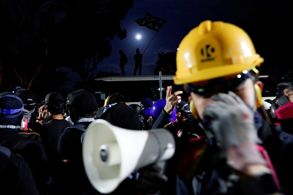 Anti-government protesters react during a standoff with riot police at the Chinese University of Hong Kong, Hong Kong November 12, 2019. u00e2u20acu201d Reuters pic 