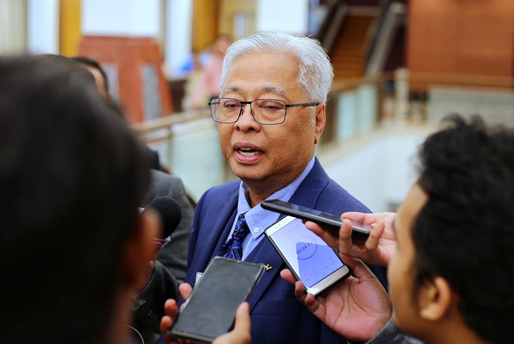 Datuk Seri Ismail Sabri Yaakob speaks to reporters at the Parliament lobby, November 21, 2019. u00e2u20acu2022 Picture by Ahmad Zamzahuri