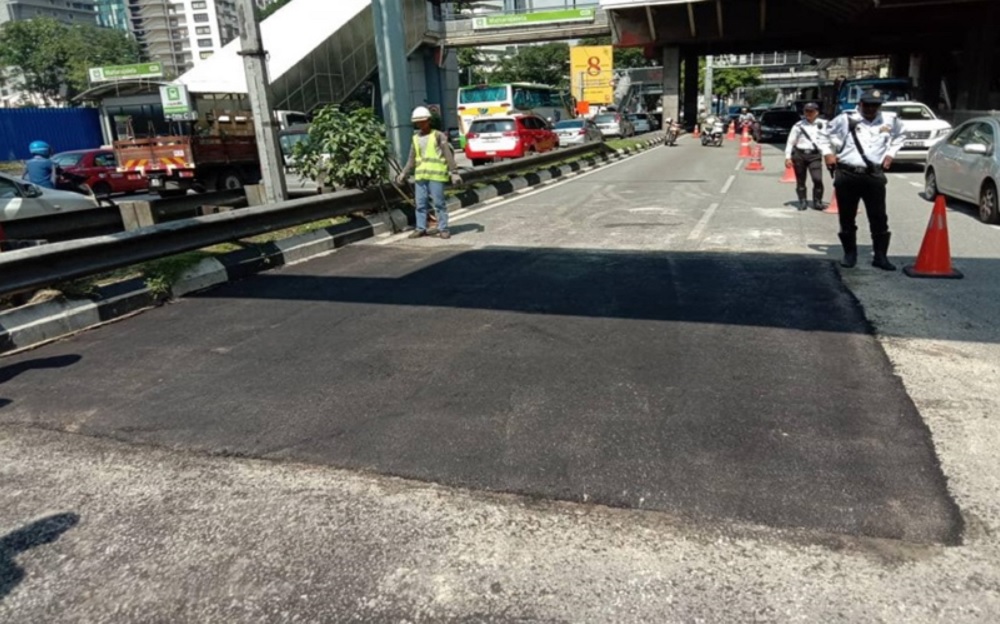 DBKL Corporate Planning Department director Khairul Azmir Ahmad said the repairs works of the burst pipe and the affected road had been completed by Syarikat Bekalan Air Selangor Sdn Bhd contractors. u00e2u20acu201d Picture via Twitter/Bernama