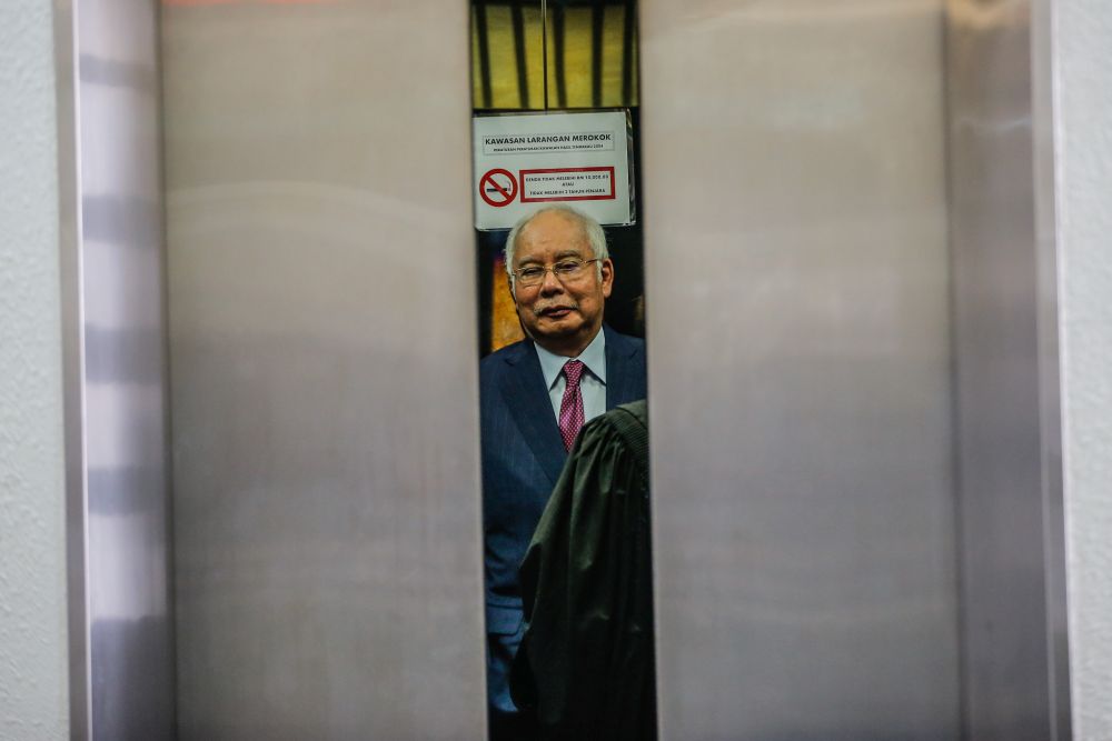 Datuk Seri Najib Razak is pictured at the Kuala Lumpur Court Complex November 7, 2019. — Picture by Hari Anggara