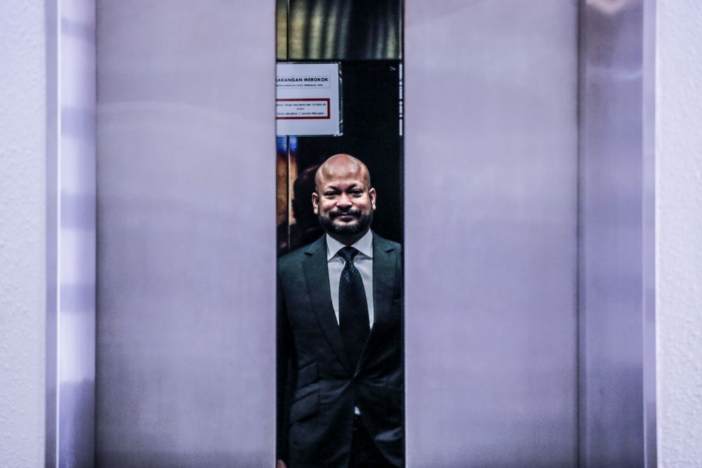Former 1MDB chief executive officer Arul Kanda Kandasamy arrives at the Kuala Lumpur Court Complex November 7, 2019. — Picture by Hari Anggara
