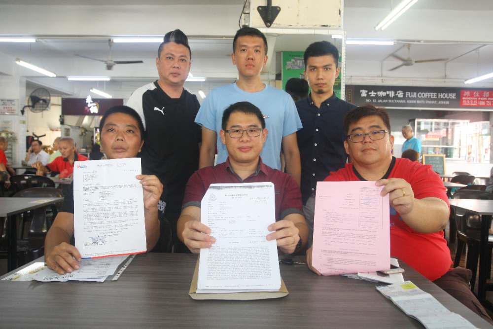 Soh Hwee Hoon (seated, left), Johor MCA Youth Chief Ling Tian Soon (seated, centre) and Kuan Chin Ee (seated, right) during the press conference in Baru Pahat today. u00e2u20acu201d Picture by Ben Tan