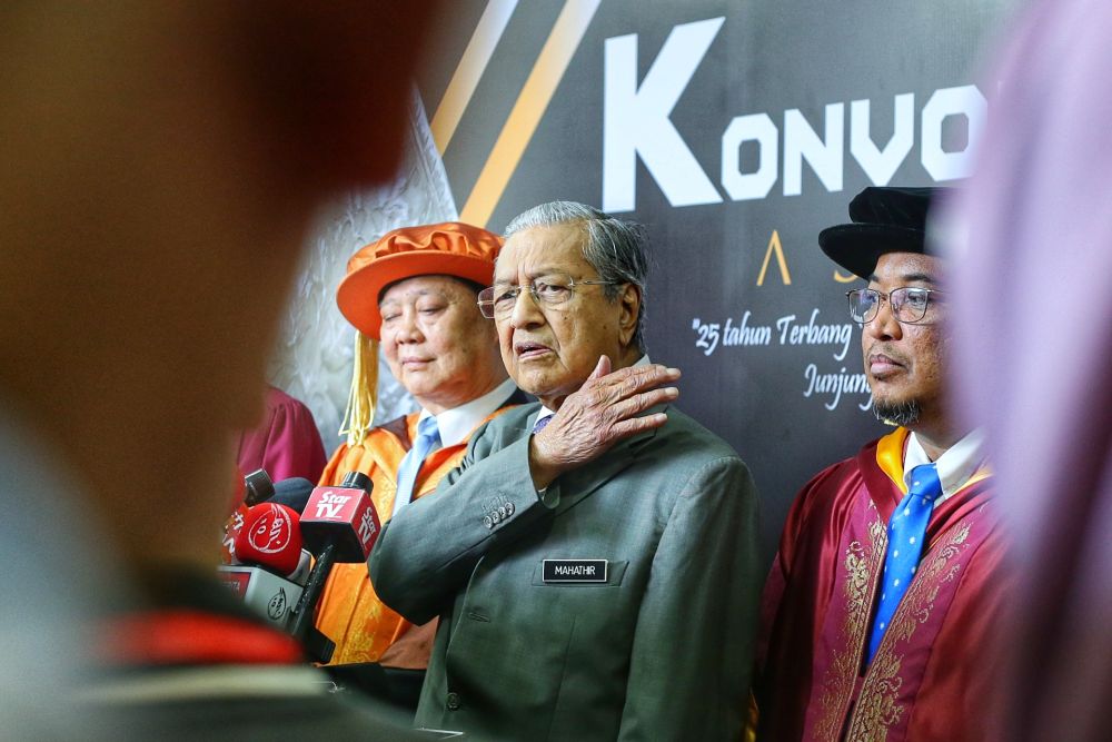 Tun Dr Mahathir Mohamad speaks to reporters during a press conference after the National Arts, Culture and Heritage Academyu00e2u20acu2122s 15th convocation in Kuala Lumpur November 7, 2019. u00e2u20acu201d Picture by Ahmad Zamzahuri