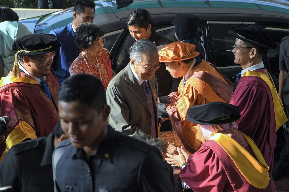Tun Dr Mahathir Mohamad and Tun Dr Siti Hasmah Mohd Ali arrive for the National Arts, Culture and Heritage Academyu00e2u20acu2122s 15th convocation in Kuala Lumpur November 7, 2019. u00e2u20acu201d Bernama pic