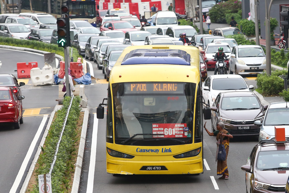 An e-hailing bus service will allow commuters to plan their journey better. — Picture by Choo Choy May