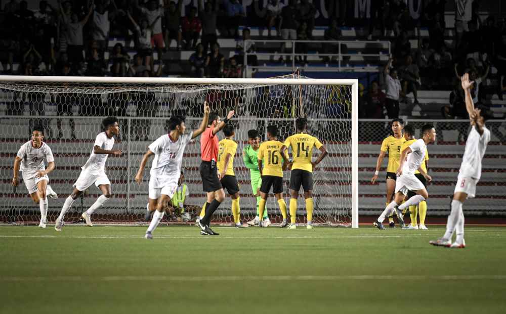 Malaysian football players react after the Philippines scored a goal during the 30th SEA Games at the Rizal Memorial Stadium, Manila November 29, 2019. u00e2u20acu201d Bernama pic