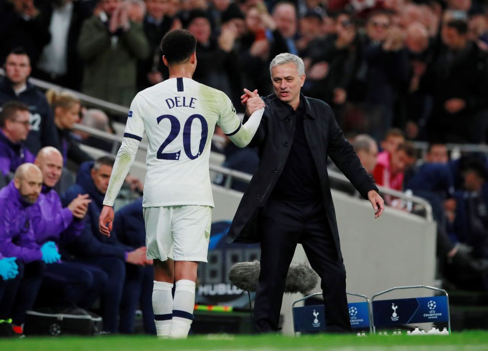 Tottenham Hotspur's Dele Alli shakes hands with manager Jose Mourinho as he is substituted off during the game against Olympiakos. u00e2u20acu201d Reuters picnn