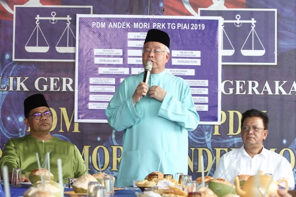 Najib said BNu00e2u20acu2122s candidate, Datuk Seri Wee Jeck Seng, has been gaining positive traction among the coalitionu00e2u20acu2122s members and supporters. u00e2u20acu201d Picture by Ben Tan