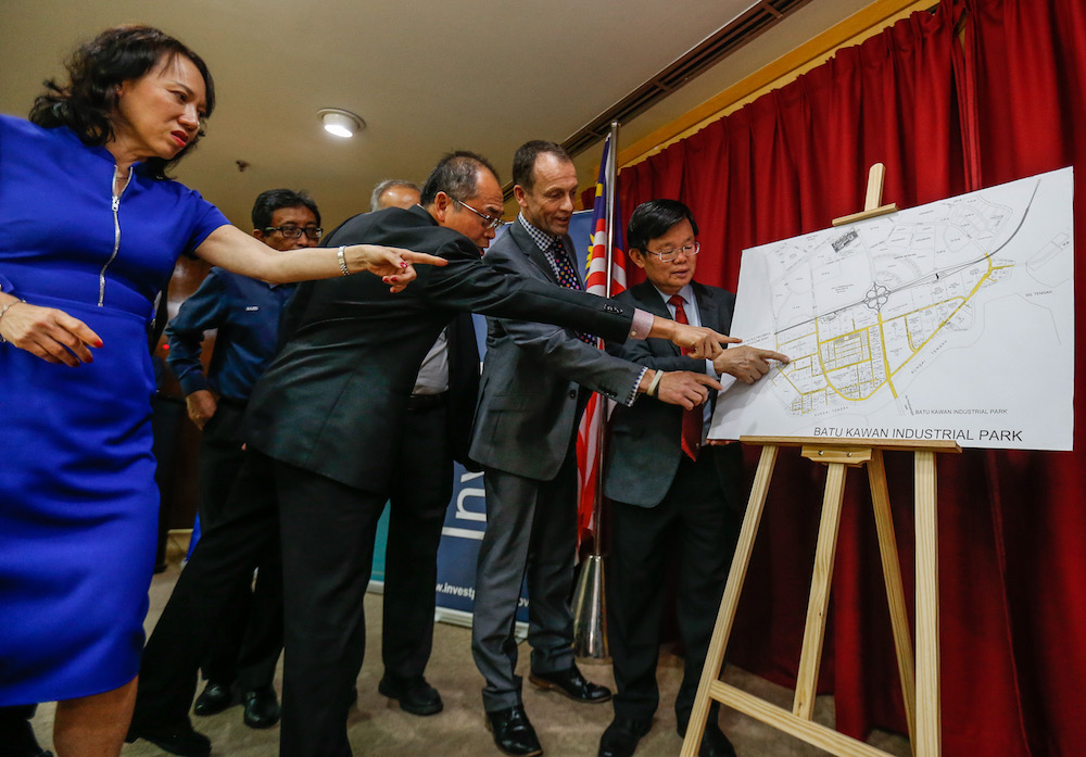 Penang Chief Minister Chow Kon Yeow and other VIPs look a plan for the Smith and Nephew High Technology Industrial Plant in George Town November 19, 2019. u00e2u20acu201d Picture by Sayuti Zainudin
