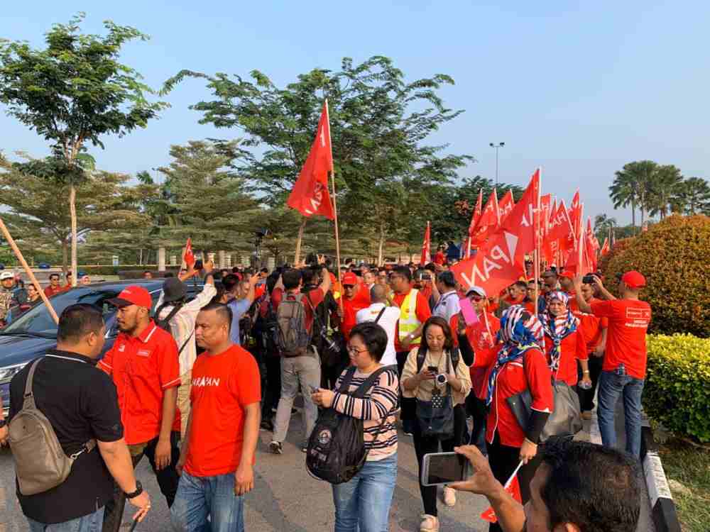 Pakatan Harapan’s (PH) supporters gathering at the Stadium Mini Pontian before making their way to the nomination centre at the Dewan Jubli Intan in Pontian today.