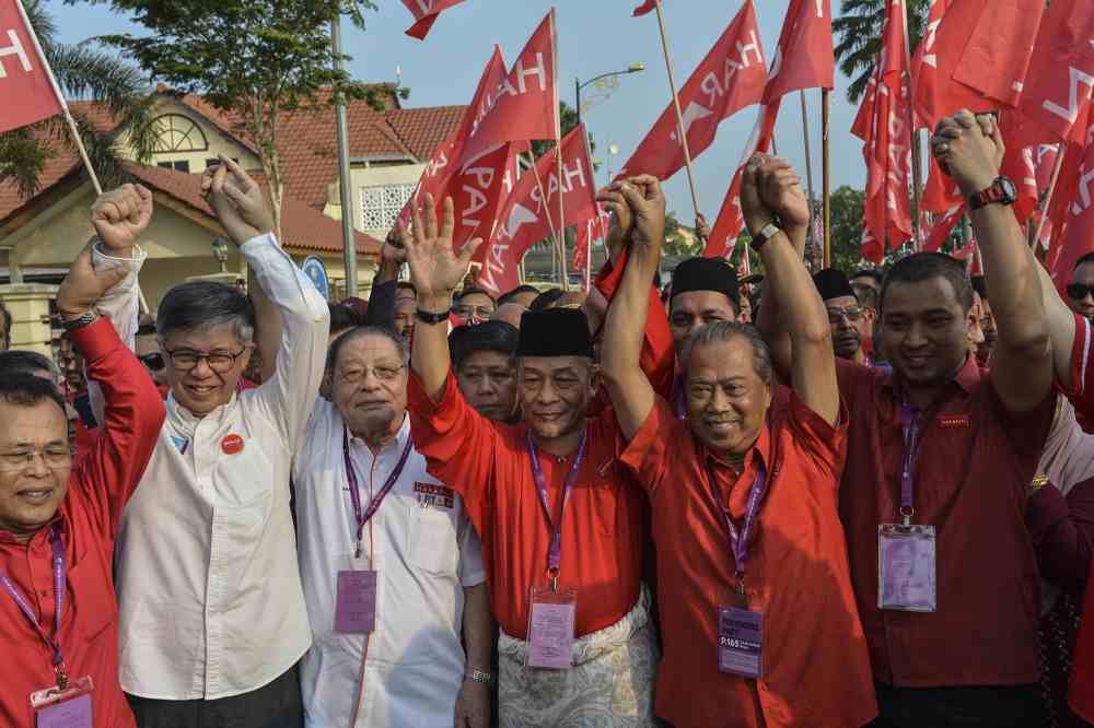 Johor PH chief Tan Sri Muhyiddin Yassin was among those present to accompany PH candidate Karmaine Sardini (centre). u00e2u20acu2022 Picture by Shafwan Zaidon