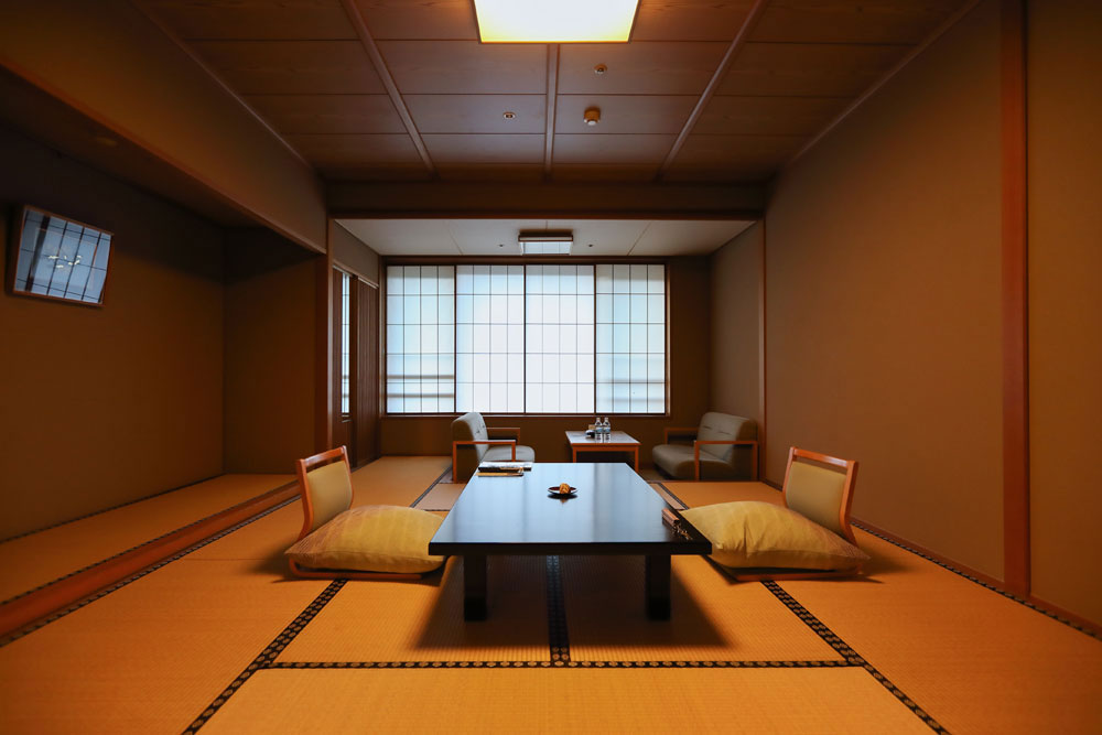 A very spacious 'ryokan' room with 'tatami' floors.
