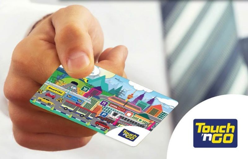 Malaysians took to Twitter to complain about Touch n' Go's limited top-up alternatives and unreasonable surcharge. 