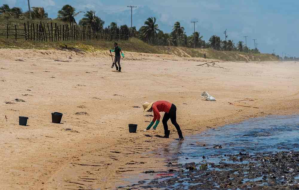 Volunteers are seen removing crude oil spilled at the Pocas beach, municipality of Conde, Bahia state, Brazil October 27, 2019. u00e2u20acu201d AFP pic