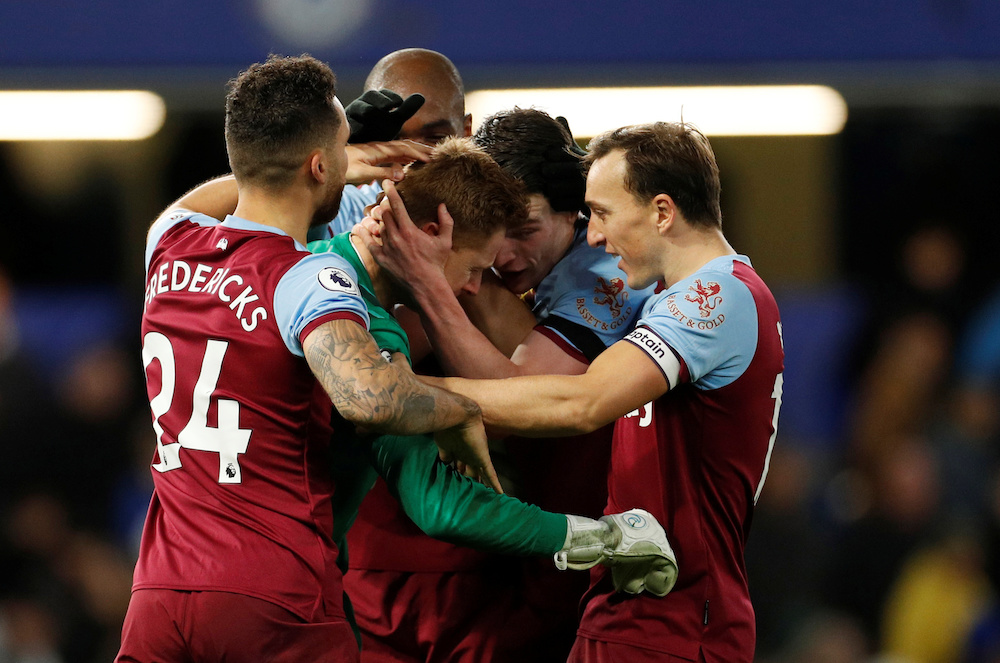 West Ham United's David Martin celebrates after the match with teammates at Stamford Bridge, London November 20, 2019. u00e2u20acu201d Action Images handout via Reuters/John Sibley 