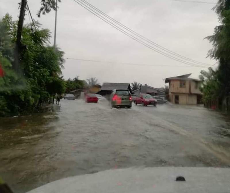 Kawasan banjir di Pohon Buluh, Pasir Mas, Kelantan yang dinaiki air hari ini. u00e2u20acu201d Foto ihsan Facebook/InfoBanjir