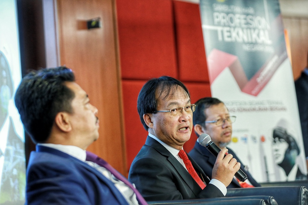 Works Minister Baru Bian speaks to reporters at Menara TM in Kuala Lumpur December 3, 2019. u00e2u20acu201d Picture by Ahmad Zamzahuri