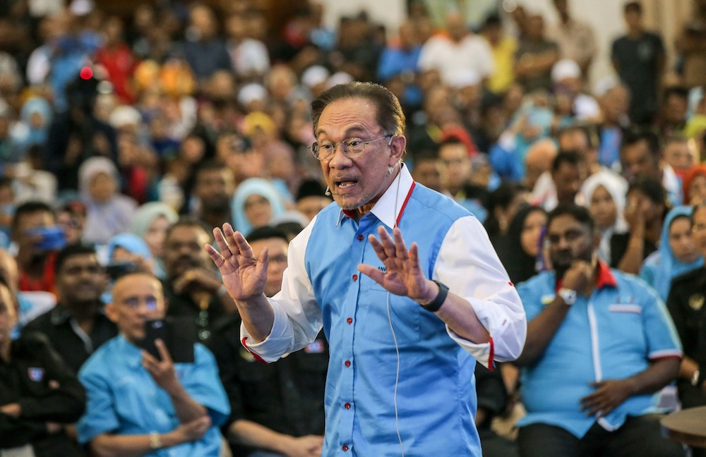 PKR president Datuk Seri Anwar Ibrahim officiates the Perak PKR Convention in Kuala Kangsar December 3, 2019. u00e2u20acu201d Picture by Farhan Najib