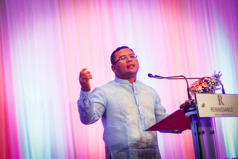 Amirudin Shari speaks during the ‘SPV 2030’ dinner at Hotel Renaissance Kuala Lumpur December 8, 2019. — Picture by Hari Anggara