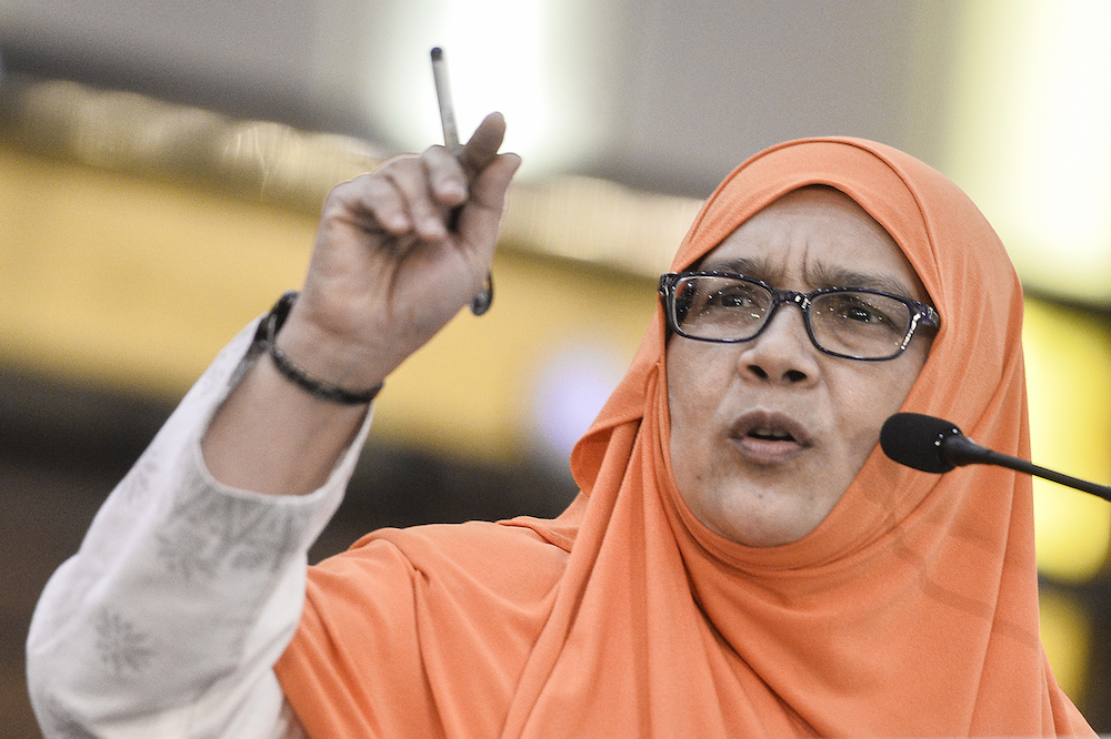 Dr Siti Mariah Mahmud speaks during Amanahu00e2u20acu2122s National Convention in Shah Alam December 8, 2019. u00e2u20acu201d Picture by Miera Zulyana