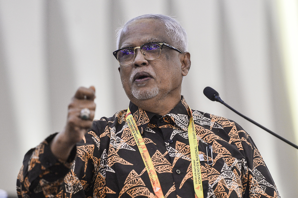 Datuk Mahfuz Omar speaks during the Amanah National Convention in Shah Alam December 8, 2019. u00e2u20acu201d Picture by Miera Zulyana