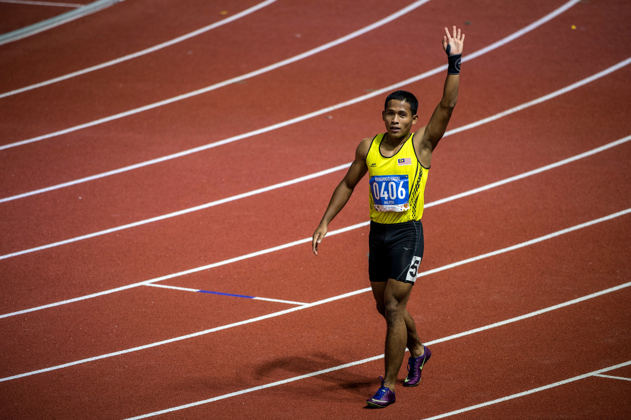 Atlet Olahraga Negara Muhammad Haiqal Hanafi meraikan kejayaannya selepas memenangi Acara 100 Meter Lelaki Akhir sempena Kejohanan Sukan Sea Filipina 2019 di Athletics Stadium. u00e2u20acu201d Foto Bernamann