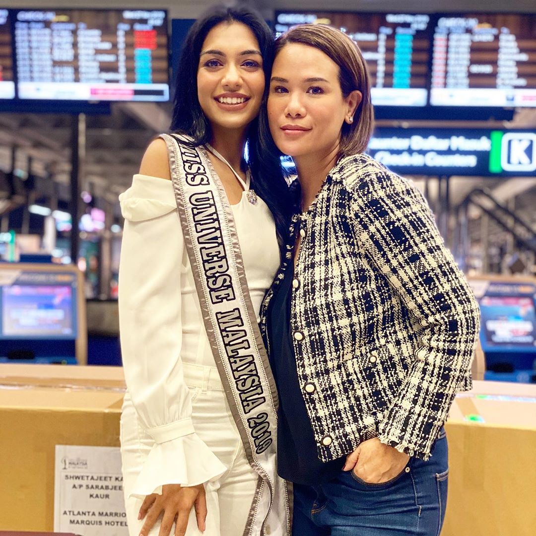 Datin Elaine Daly sending off Miss Universe Malaysia 2019 Shweta Sekhon at KLIA on November 28 prior to the Miss Universe pageant. u00e2u20acu201d Picture via Instagram/Elaine Daly