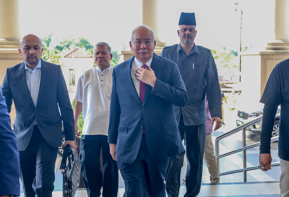 Former prime minister Datuk Seri Najib Razak is pictured at the Kuala Lumpur High Court December 13, 2019. u00e2u20acu201d Picture by Firdaus Latif