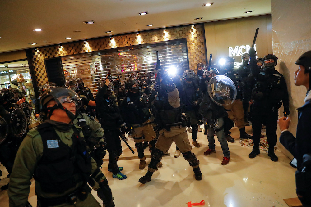 A police officer aims his weapon during an anti-government protest inside a mall, in Hong Kong, China December 15, 2019. u00e2u20acu201d Reuters pic