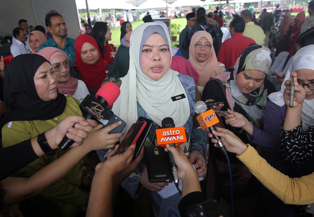 Rural Development Minister Datuk Seri Rina Mohd Harun speaks to reporters after launching the SMEu00e2u20acu2122s Product Empowerment Carnival in Tanjung Rambutan, Ipoh December 17, 2019. u00e2u20acu201d Picture by Farhan Najib