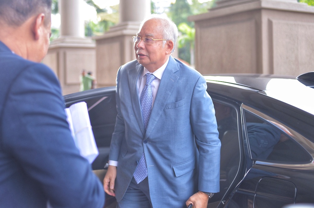 Former prime minister Datuk Seri Najib Razak arrives at the Kuala Lumpur High Courts Complex December 19, 2019. u00e2u20acu201d Picture by Shafwan Zaidon