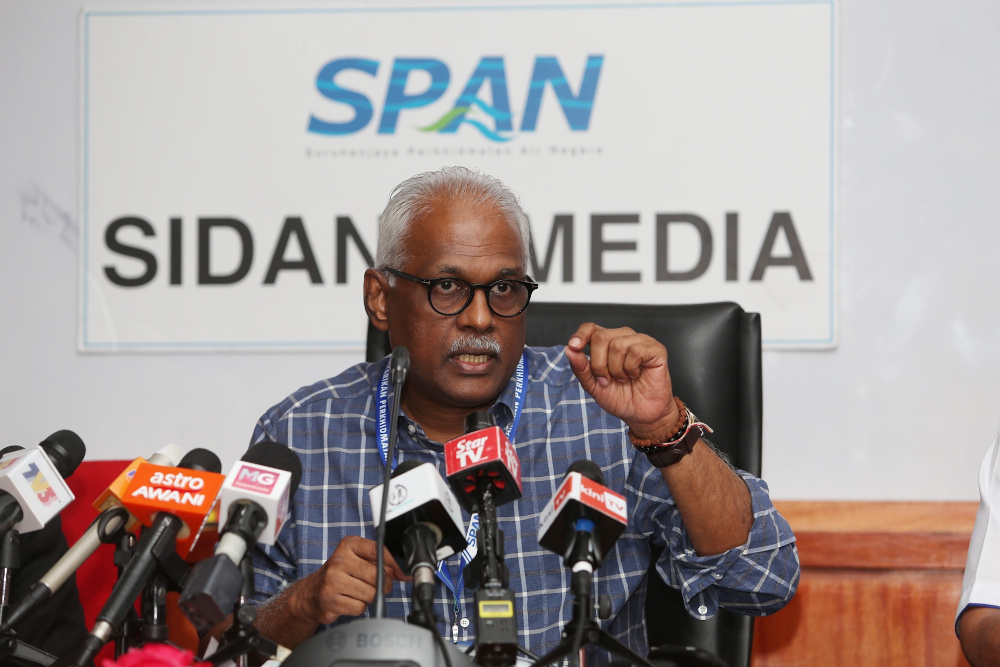 SPAN chairman Charles Santiago speaks during a press conference on the closure of the Sungai Semenyih water treatment plant in Cyberjaya December 23, 2019. u00e2u20acu201d Picture by Choo Choy May