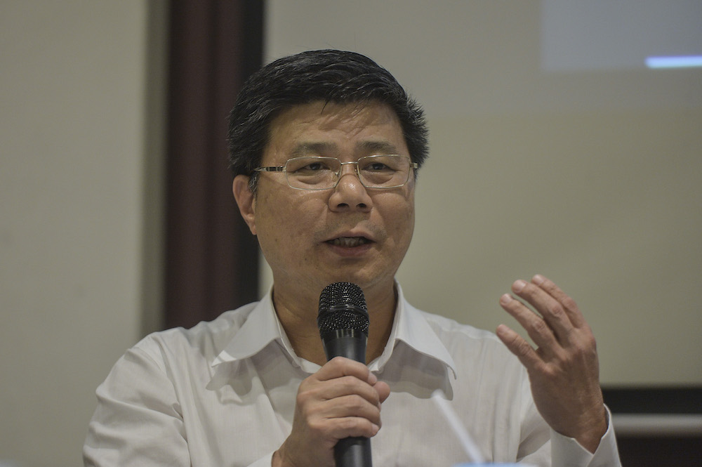 Dong Zong representative, Ng Chai Heng, speaks during the forum u00e2u20acu02dcJawi: Saling Memahamiu00e2u20acu2122 at the Kuala Lumpur Selangor Chinese Assembly Hall (KLSCAH) in Kuala Lumpur December 26, 2019. u00e2u20acu201d Picture by Shafwan Zaidon