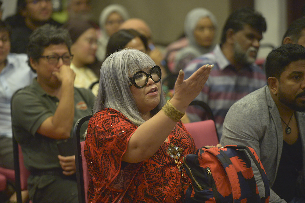 Siti Kasim poses a question to the panel during the forum u00e2u20acu02dcJawi: Saling Memahamiu00e2u20acu2122 at the Kuala Lumpur Selangor Chinese Assembly Hall (KLSCAH) in Kuala Lumpur December 26, 2019. u00e2u20acu201d Picture by Shafwan Zaidon