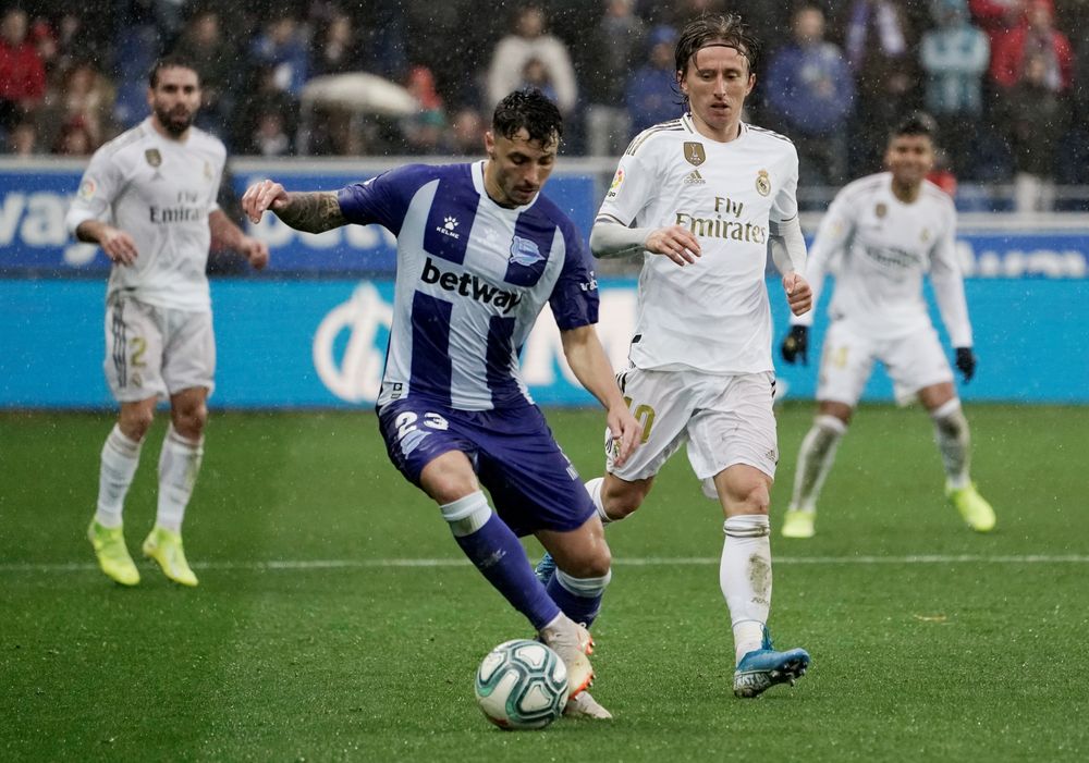 Alavesu00e2u20acu2122 Ximo Navarro in action with Real Madridu00e2u20acu2122s Luka Modric during their La Liga match in Estadio Mendizorroza, Vitoria-Gasteiz, Spain, November 30, 2019. u00e2u20acu201d Reuters pic
