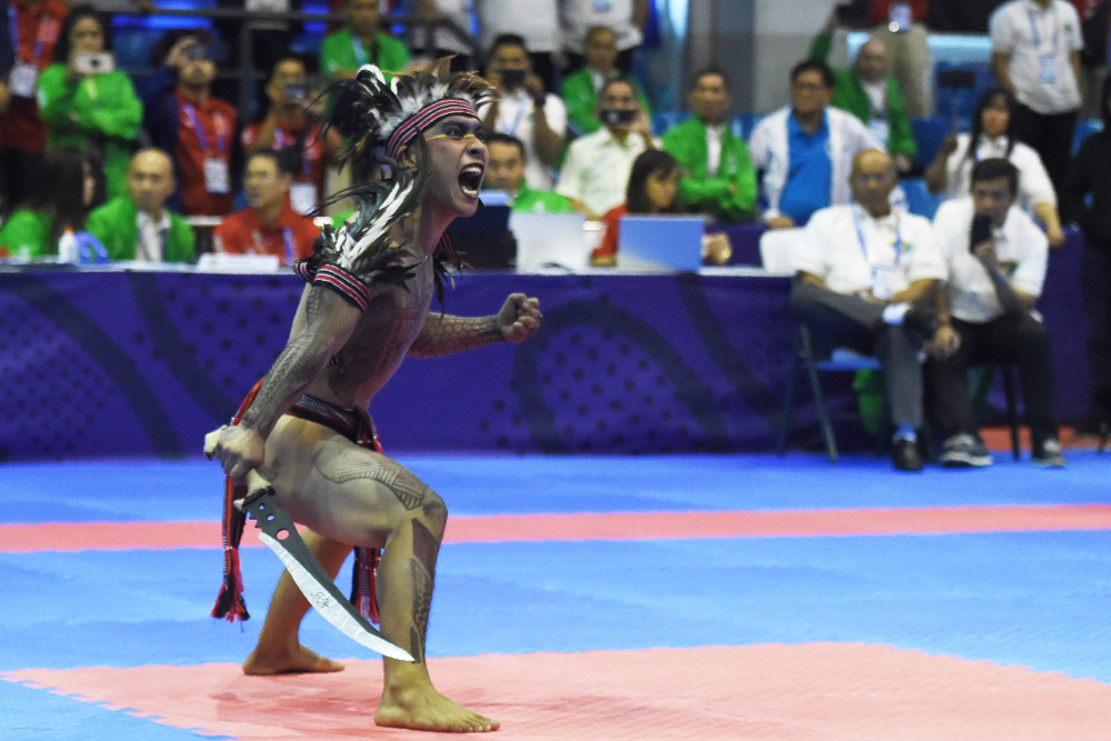 In this photo taken December 3, 2019, Philippineu00e2u20acu2122s Crisamuel Delfin competes in the non-traditional menu00e2u20acu2122s open weapon final in the SEA Games in Tarlac City, north of Manila. u00e2u20acu201d AFP pic