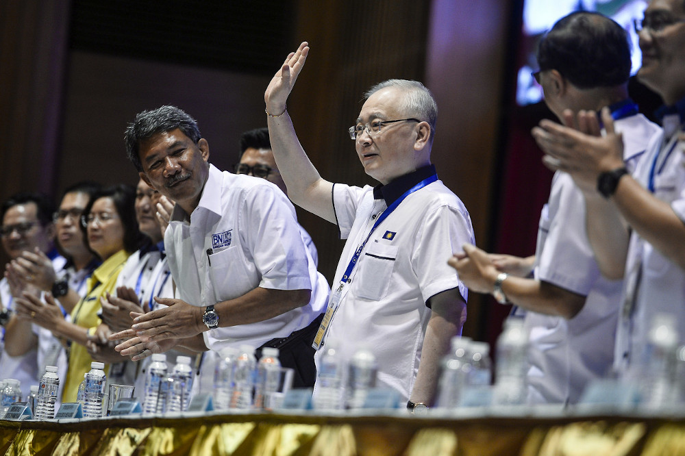 MCA president Datuk Seri Wee Ka Siong (3rd right) dan BN deputy president Datuk Seri Mohamad Hasan (4th right) at the MCA AGM in Kuala Lumpur December 1, 2019. u00e2u20acu201d Bernama pic