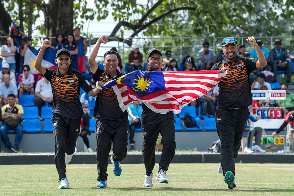 Malaysiau00e2u20acu2122s menu00e2u20acu2122s lawn bowl team Muhammad Idham Amin, Zulhilmie Redzuan, Daeng Dhadyry Dahasry and Fairul Izwan Abd Muin celebrate their gold medal win in New Clark City December 4, 2019. u00e2u20acu201d Bernama pic