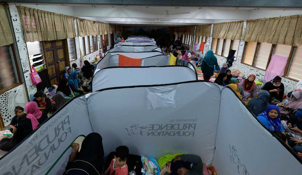 People seek shelter at an evacuation centre in Sekolah Kebangsaan Kampung Pianggu in Rompin December 15, 2019. u00e2u20acu201d Bernama pic