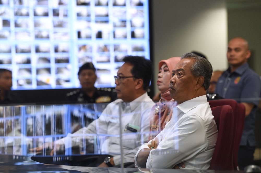 Home Minister Tan Sri Muhyiddin Mohd Yassin (right) visits the Command and Control Center (CCC) at the handing over of the Immigration, Customs, Quarantine and Security Complex (ICQS) at Bukit Kayu Hitam, December 3, 2019. u00e2u20acu201d Bernama pic