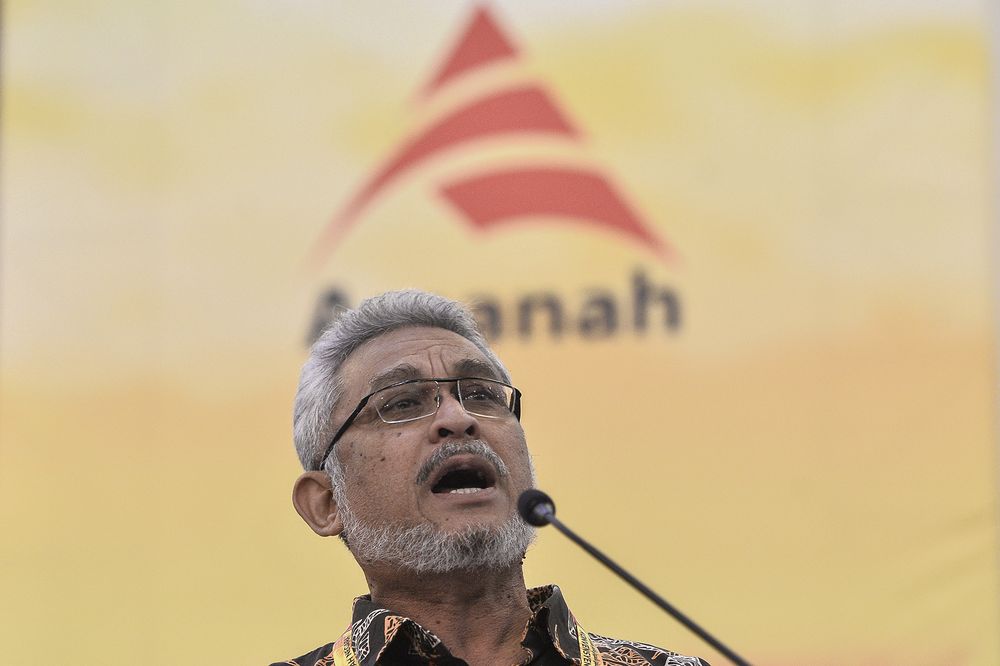 Khalid Samad speaks during the Amanah National Convention in Shah Alam December 8, 2019. u00e2u20acu201d Picture by Miera Zulyana