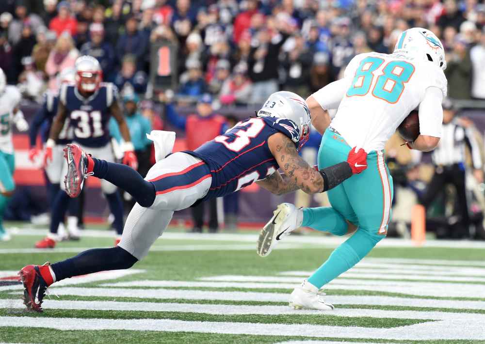Miami Dolphins tight end Mike Gesicki (88) makes a catch for a touchdown past New England Patriots strong safety Patrick Chung (23) during the second half at Gillette Stadium. u00e2u20acu2022 Bob DeChiara-USA TODAY Sports pic via Reuters