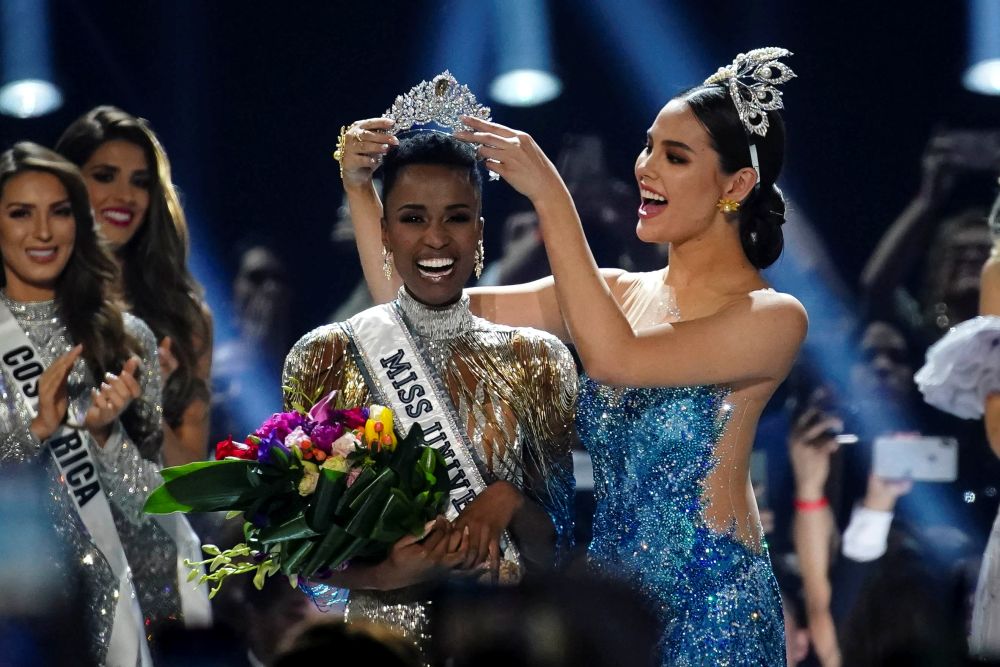 Zozibini Tunzi, of South Africa, is crowned Miss Universe by her predecessor, Catriona Gray of the Philippines, at the 2019 Miss Universe pageant in Atlanta December 8, 2019. u00e2u20acu201d Reuters pic