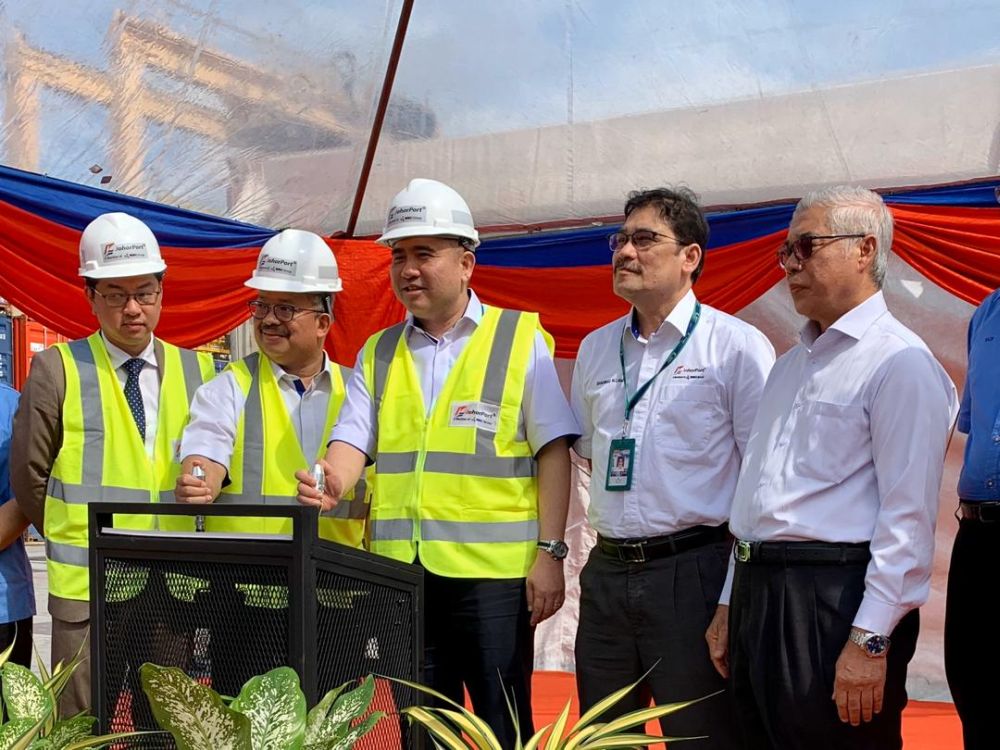 Transport Minister Anthony Loke Siew Fook (centre) officiates Johor Port Berhadu00e2u20acu2122s milestone volume handling of one million Twenty-Foot Equivalent Unit (TEU) for 2019 December 16, 2019. u00e2u20acu201d Picture by Ben Tan