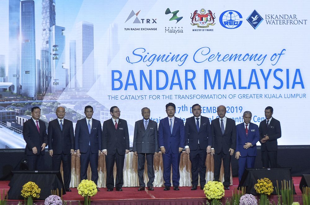 Prime Minister Tun Dr Mahathir Mohamad attends the signing ceremony between TRX City and IWH CREC to develop Bandar Malaysia in Putrajaya December 17, 2019. u00e2u20acu2022 Picture by Shafwan Zaidon