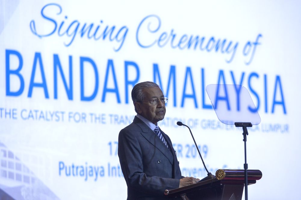 Prime Minister Tun Dr Mahathir Mohamad delivers a speech during the signing ceremony between TRX City and IWH CREC to develop Bandar Malaysia in Putrajaya December 17, 2019. u00e2u20acu2022 Picture by Shafwan Zaidon