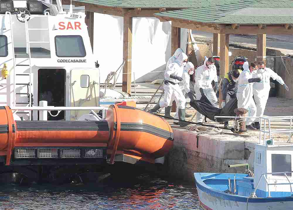 Italian coastguards carry the body of a migrant victim of a boat that capsized off the Italian coast, on the island of Lampedusa, Italy November 30, 2019. u00e2u20acu201d Reuters pic